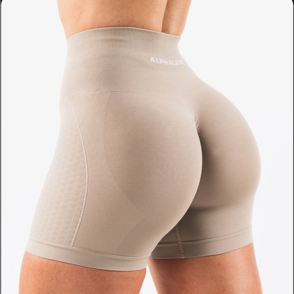 Alphalete amplify contour shorts